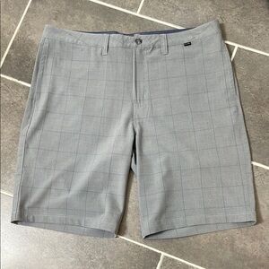 Travis Mathew Golf Shorts size 38